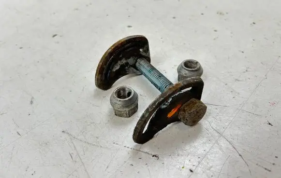 Cadillac Escalade IV Front suspension camber bolt 