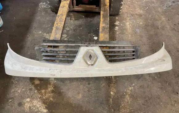 Renault Trafic II (X83) Front bumper upper radiator grill 623100247R