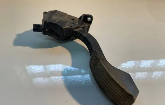 Toyota RAV 4 (XA50) Accelerator throttle pedal 7811042010