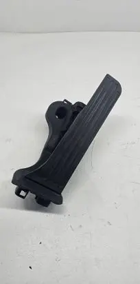 Accelerator throttle pedal