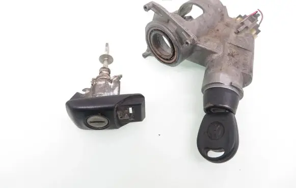 Volkswagen Golf III Ignition lock 357905851D
