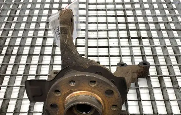 Opel Zafira A Front wheel hub spindle knuckle