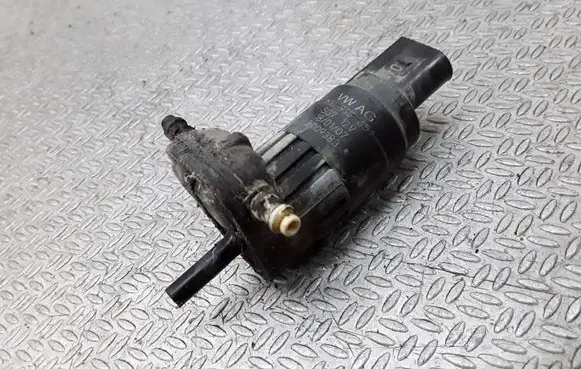 Volkswagen Touran I Windscreen/windshield washer pump 1K6955651