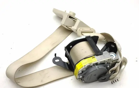 Lexus IS 220D-250-350 Rear seatbelt 0435028