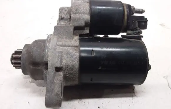 Volkswagen Golf V Starter motor 02T911023R