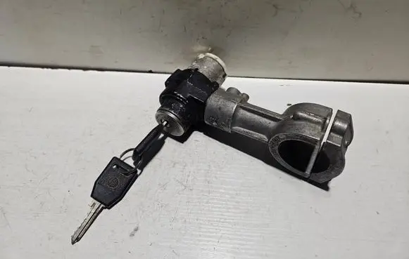 Skoda Felicia II Ignition lock 441022221176