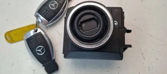 Mercedes-Benz C W204 Ignition lock A2079052600 33003219 33003217