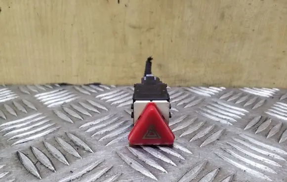 Skoda Fabia Mk1 (6Y) Hazard light switch 6Y0953235