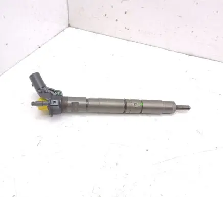 Audi A5 8T 8F Fuel injector 0445116023