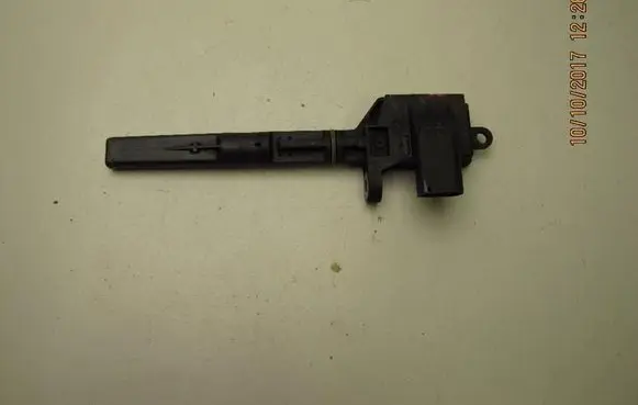Skoda Fabia Mk2 (5J) Oil pressure sensor 045907660D X690