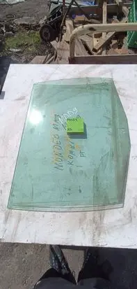 Ford Mondeo Mk III Rear door window glass 1212123