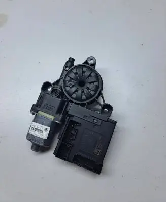 Volkswagen PASSAT B7 Front door window regulator motor 3C0959792C BRF001 918434