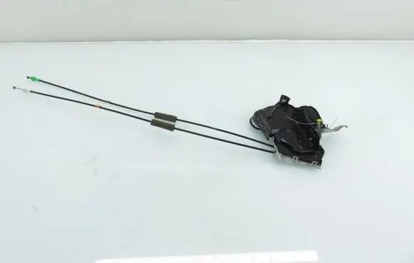 Toyota Yaris Front door lock 