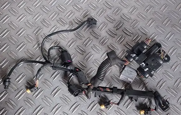 Audi A4 S4 B8 8K Fuel injector wires 06H971627 27042007 TAB026037R