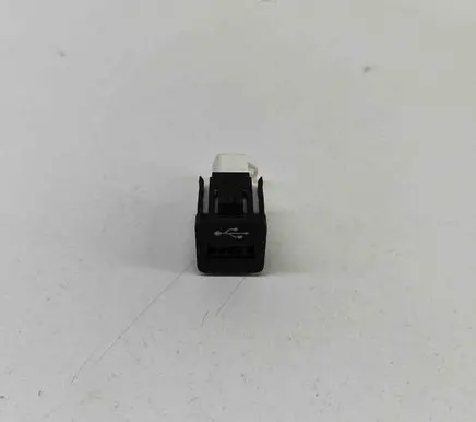 BMW 3 G20 G21 USB socket connector 9229294