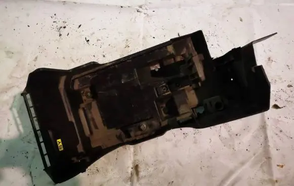 Opel Vectra C Battery box tray 09180777