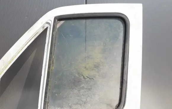 Peugeot Boxer Front door window glass four-door