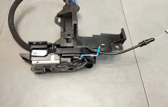 Volkswagen Amarok II Front door lock N1WAE21813PF 40174174