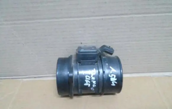 Renault Twingo II Mass air flow meter 8200682558