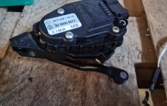 Renault Trafic II (X83) Accelerator throttle pedal 8200008477