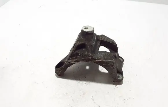 Engine mounting bracket