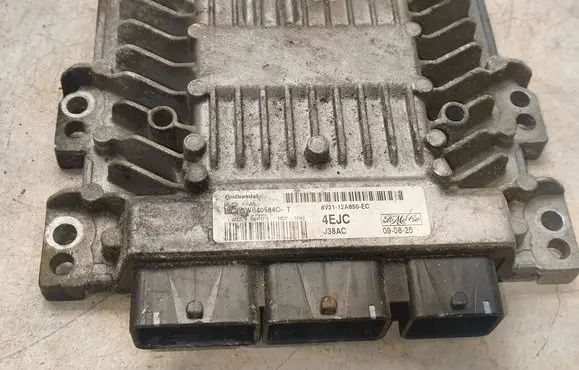 Ford Fiesta Engine control unit/module 8V2112A650EC 5WS40584CT