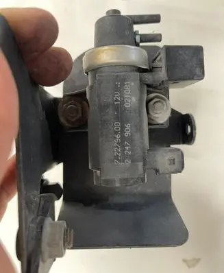 BMW 5 E60 E61 Turbo solenoid valve 72279600