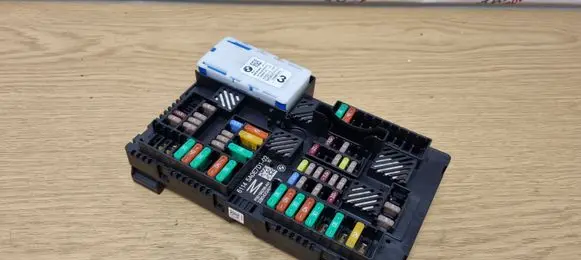 BMW 3 G20 G21 Fuse module 8795479