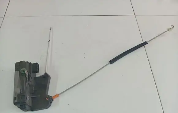 Opel Meriva A Front door lock 13154792