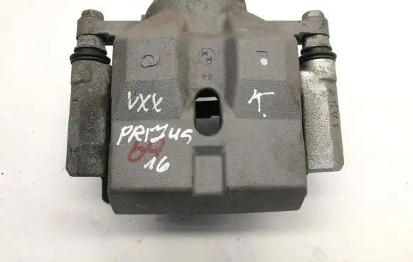 Toyota Prius (XW50) Front brake caliper