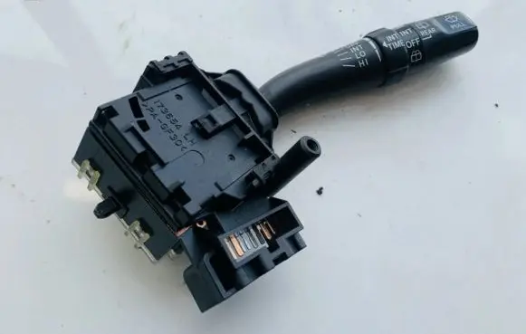 Toyota Avensis Verso Wiper control stalk 173654 846522g470