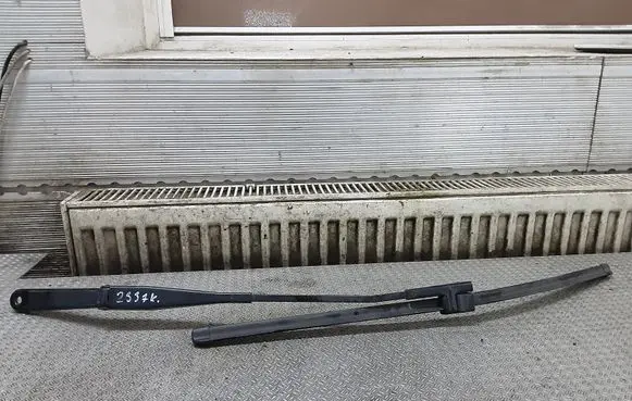 Ford Focus Windshield/front glass wiper blade 4M5117526AC