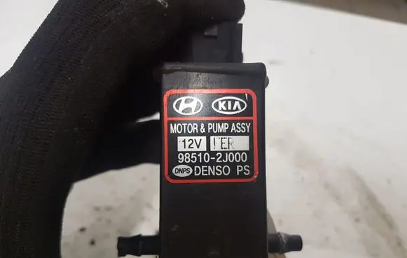 KIA Sorento Windscreen/windshield washer pump 985102J000