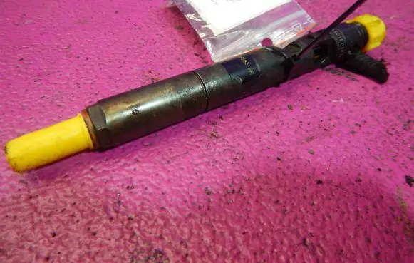 Ford Focus C-MAX Fuel injector 2T1Q9F593AA