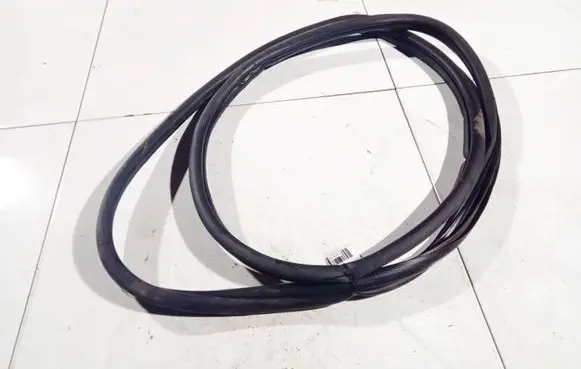 Ford Mondeo Mk III Rubber seal front coupe door 