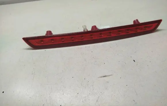 KIA Sorento Third/center stoplight 927502P0