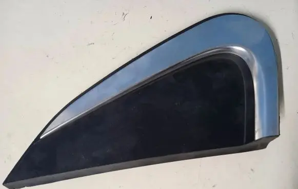 Rear fender molding trim