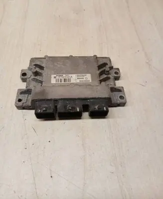 Renault Clio III Engine control unit/module 8200789222 8200470497 S120202105B