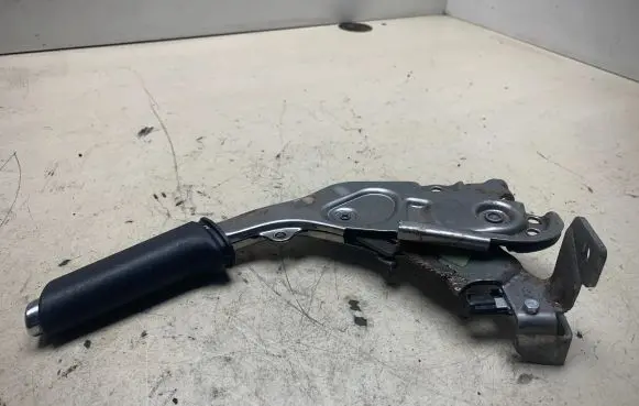 Opel Astra H Hand brake release handle 13122454 1104