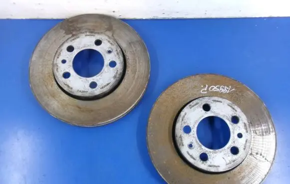 Volkswagen Polo IV 9N3 Front brake disc