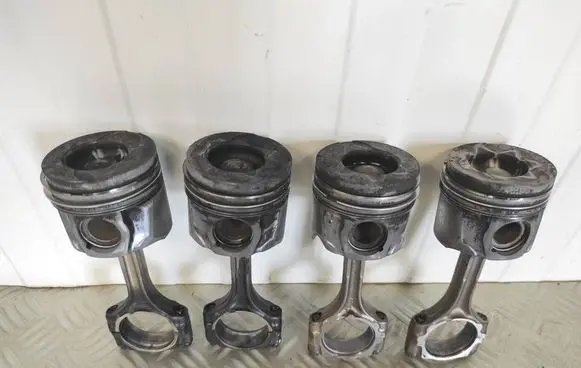 Toyota Auris E180 Piston with connecting rod 1NDTV