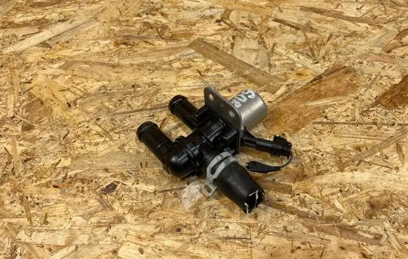 Volvo XC40 Coolant heater control valve 31684222