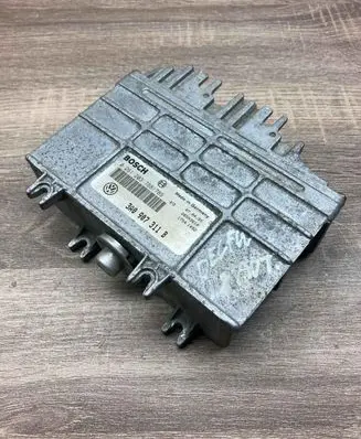 Volkswagen PASSAT B4 Engine control unit/module ECU 3A0907311B 0261203788