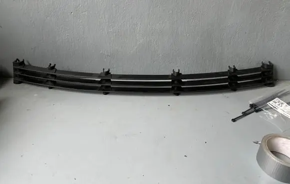 BMW 7 E38 Front bumper lower grill 51118236312