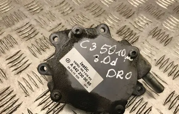 Mercedes-Benz C W204 Vacuum pump A6422300065