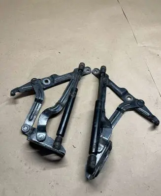 Audi A4 S4 B5 8D Tailgate/trunk/boot hinge 8D5827301C 8d5827302c