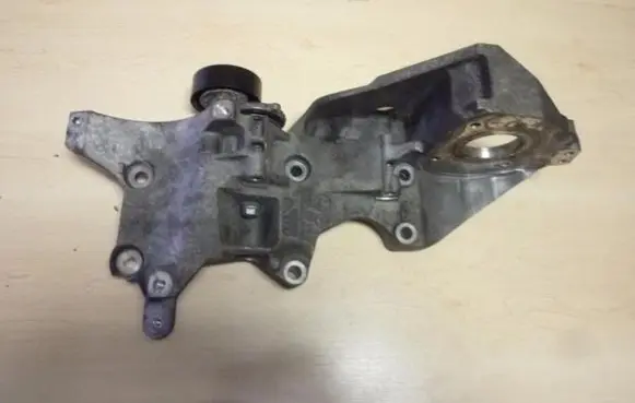 Volkswagen Polo V 6R Engine mounting bracket 03L903143Q VD034