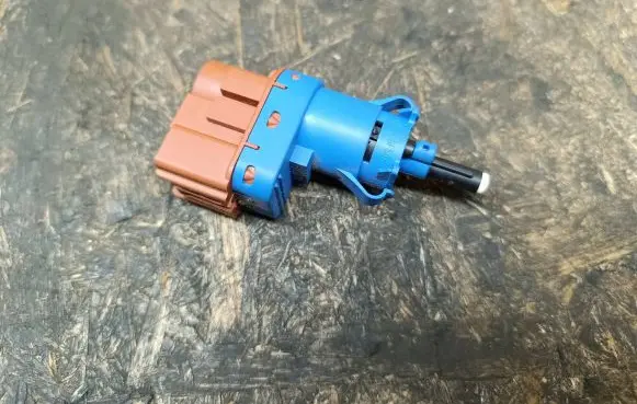 Alfa Romeo Mito Brake pedal sensor switch 50512681