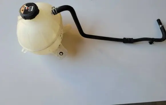 Hyundai Tucson TL Coolant expansion tank/reservoir 25430D3700