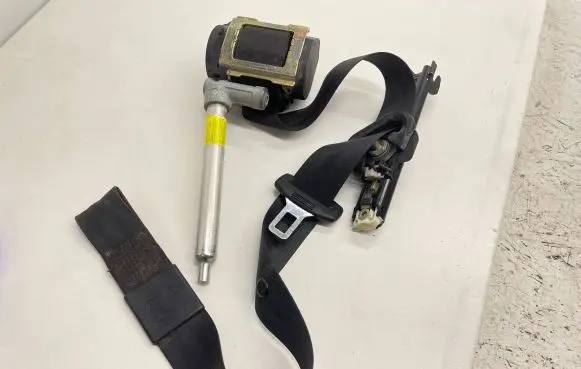 Audi A3 S3 8L Front seatbelt 895857705BK